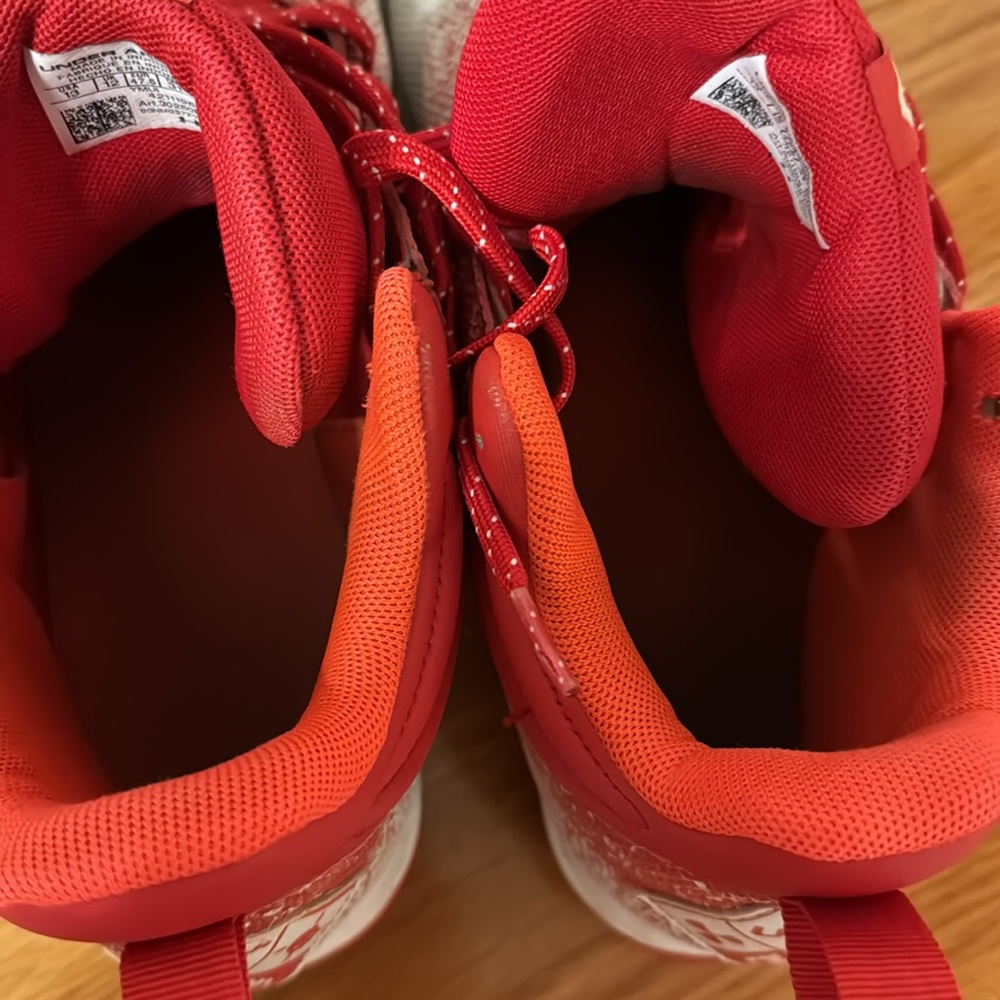 Men’s boys under Armour, football shoes, cleats, red, and white locked down - Picture 3 of 7
